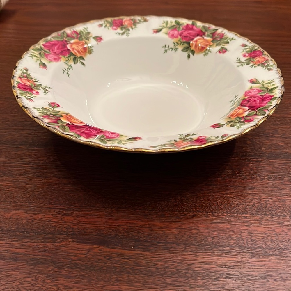 Royal Albert Country Rose Bowl. Bone China from England - Picture 2 of 4